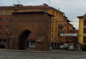 Piazza di Porta San Vitale, ingresso per il Centro - Simona Affittacamere Bologna
